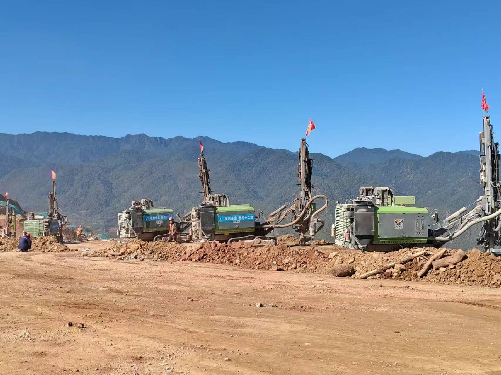 Mountain Engineering Multi-Machine Collaborative Drilling Construction Case